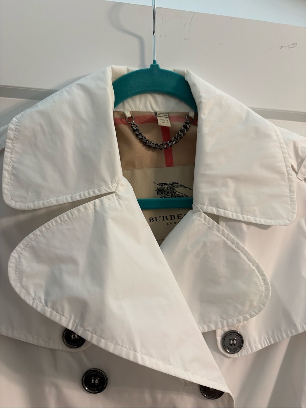 Burberry White Nylon Double-Breasted Trench Jacket with Belt - Picture 5 of 12
